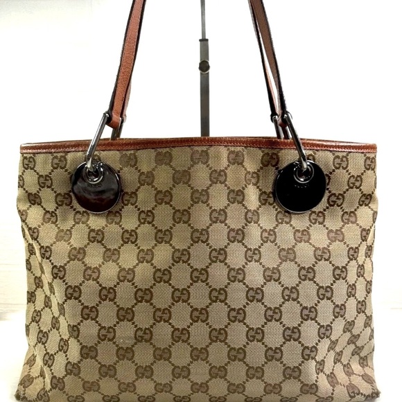 ๐Gucci Monogram Shoulder Bagโ Excellent Pre-Lovedโจ๐ - Picture 6 of 17